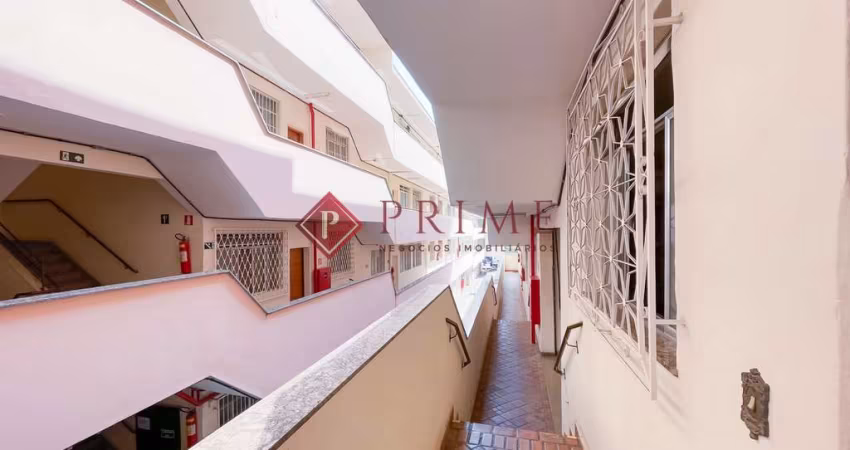Um apartamento 2 quartos bem no centro da cidade