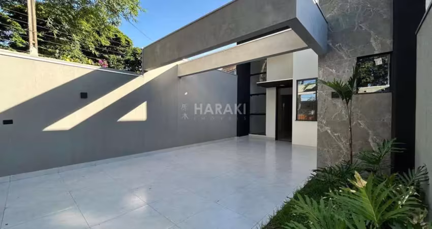 Casa para Venda em Maringá, Conjunto Habitacional Requião, 3 dormitórios, 1 suíte, 2 banheiros, 2 vagas