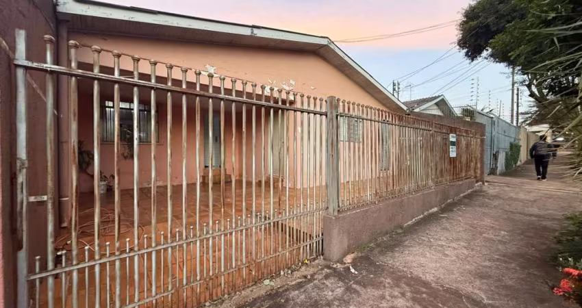 Casa para Venda em Maringá, Zona 05, 3 dormitórios, 2 banheiros, 1 vaga