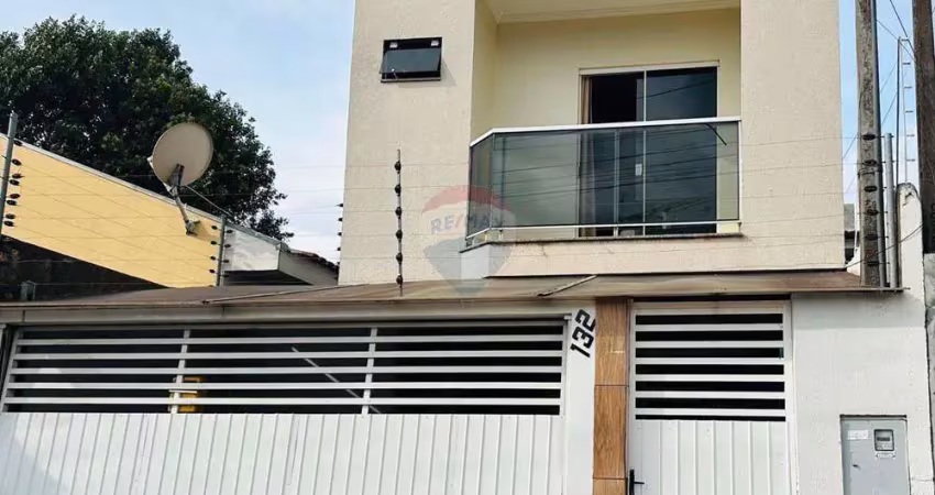 Charmoso Sobrado à Venda no Bairro Esmeralda