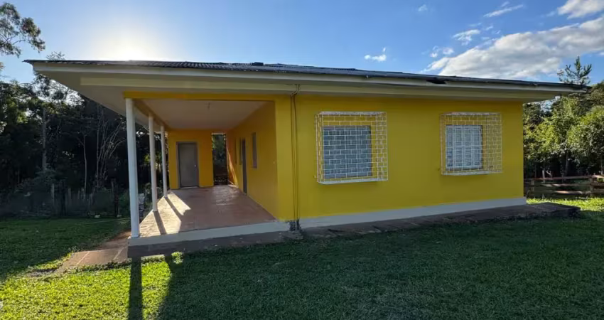 Sítio com uma linda casa em condomínio fechado, parada 111 da RS020