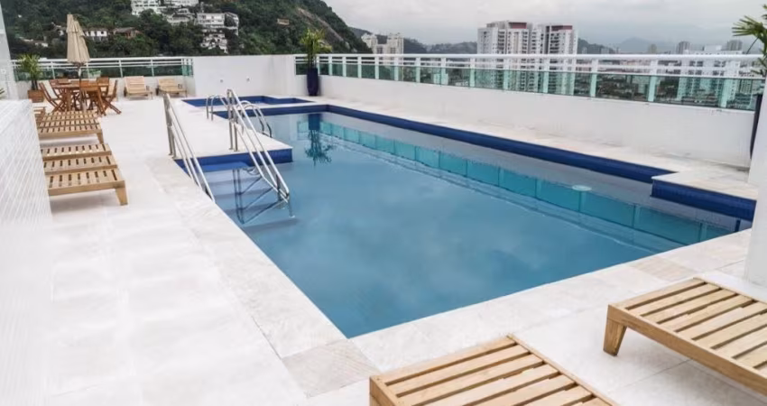 Pulquérrimo! Extremamente lindo, apartamento c/03 dormts(suite) planejados, 02 garagens , 50 metros da praia!