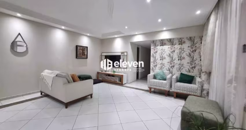 Muy Hermoso! Apartamento 03 Dormitórios, 01 Suíte, dependência completa, garagem, 300 metros do mar, Santos/SP