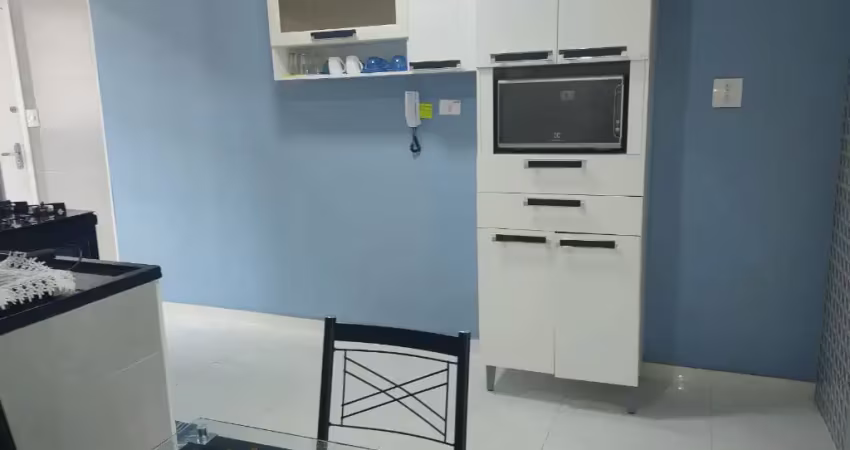 Pulquérrimo! apartamento reformado e modernizado c/02 dormts, garagem privativa , 300 metros da praia, de.empregada!