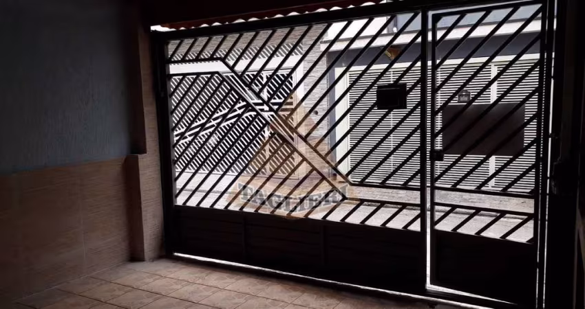 Sobrado á venda com 03 dormitórios e 2 banheiros em rua tranquila ! Tatuapé