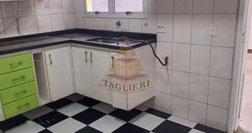 Sobrado á venda em condomínio com 02 dormitórios, 82 metros-Carrão