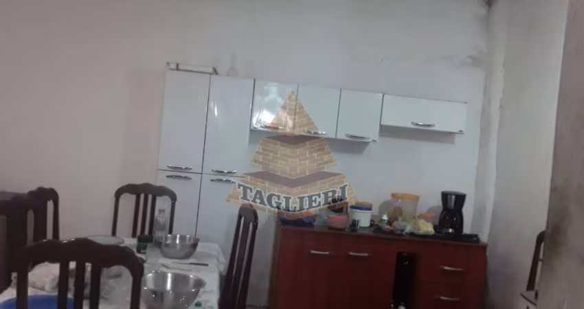 Casa ampla á venda na Zona Leste