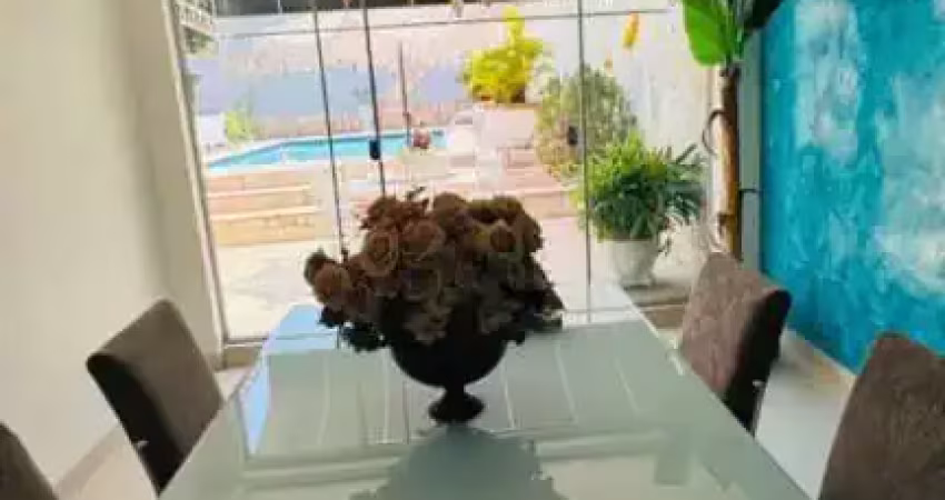 Uma casa dealto padrao , estilo clássico e elegante, cercada pela natureza, pensada para oferecer conforto, sofisticação e lazer.