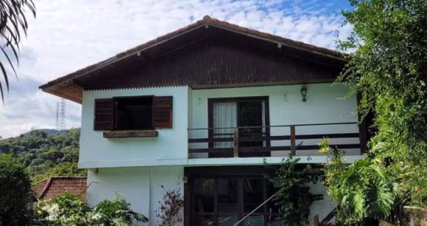 Casa com 4 quartos à venda no Carangola, Petrópolis 