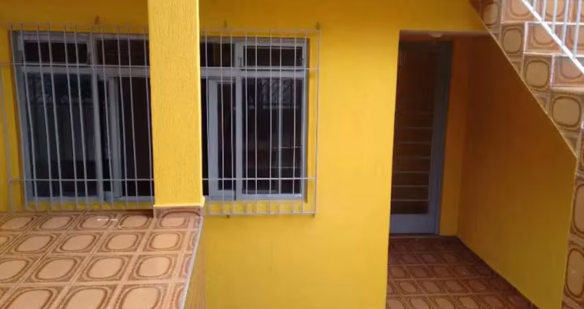 O sobrado localizado no bairro capão redondo, em são paulo, é uma excelente opção para quem busca um imóvel com ótima localização e condições facilitadas de financiamento. com três dormitórios, o imóv