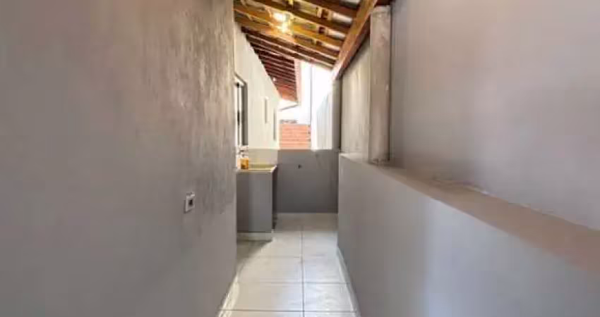 Sobrado a venda - localizado na rua uratinga, na vila palmeiras (pirituba) 

ótima oportunidade para sair do aluguel 

 3 dormitórios 
 1 banheiro
 1 vaga de garagem
 lavanderia
 corredor espaçoso