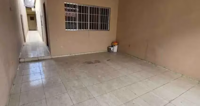 Casa na vila mascote!

excelente localização – próximo à smart fit

 destaques:

· 2 quartos
· 1 banheiro
· área de serviço espaçosa
· 2 vagas de garagem
· ambiente aconchegante!

 aceita fgts
 entrad