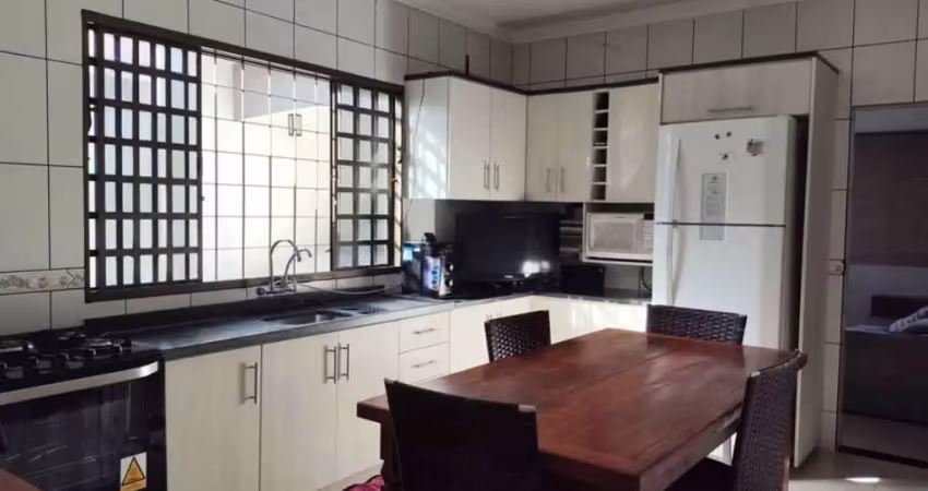 Casa térrea a venda - localizado na rua antônio grassi, na vila são josé

ótima oportunidade para sair do aluguel 

 2 dormitórios 
 1 banheiro
 1 vaga de garagem
 lavanderia
