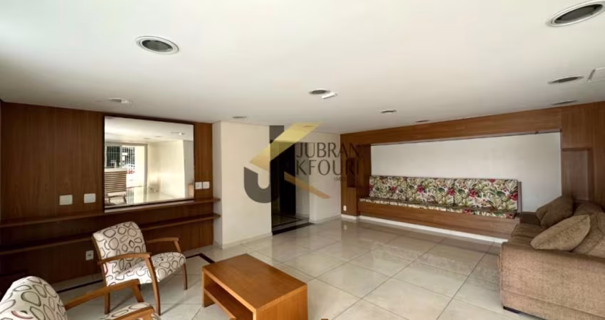 Apartamento à venda no Bosque com 3 dormitórios (1 suíte) e 2 garagens cobertas.
