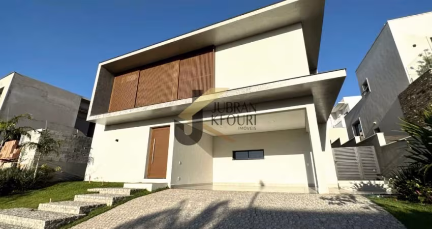 Casa à venda  no  Alphaville Dom Pedro, com 5 suítes (1 térrea), piscina e garagem para vários carros