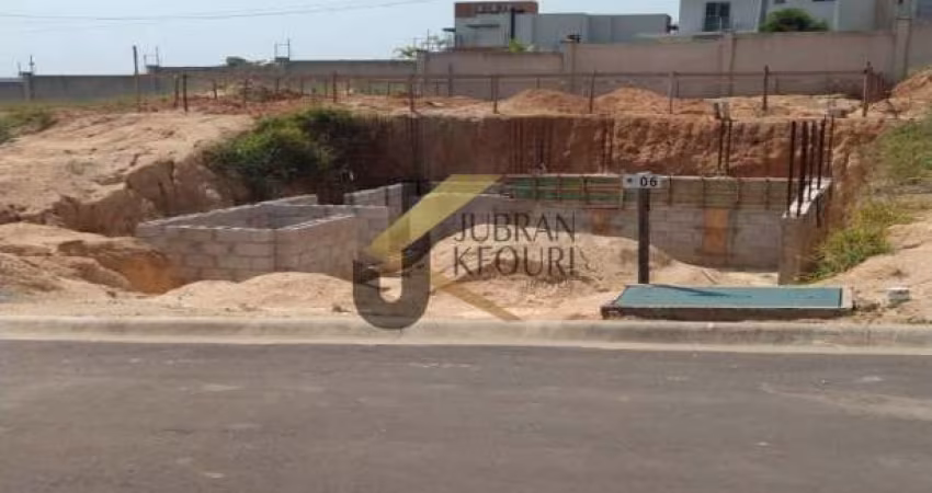 Terreno para Venda no condomínio Bella Italia com planta aprovada com 245 metros e obra iniciada .