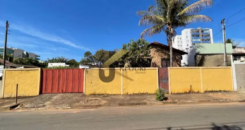 Casa à venda em Jaguariúna, com 3 dormitórios, uma edícula, 2 garagens cobertas e 20 descobertas.