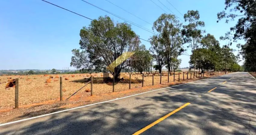Área industrial à venda em paulínia com 154.000 m², em frente a replan, com acesso totalmente asfaltado e excelente topografia.