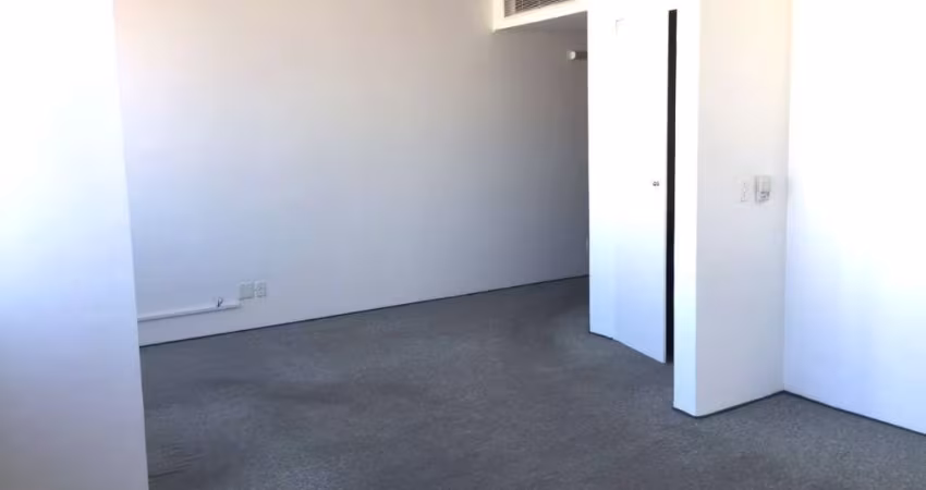 Sala para locação em Campinas, no Centro, 63m²,  copa, banheiro e garagem