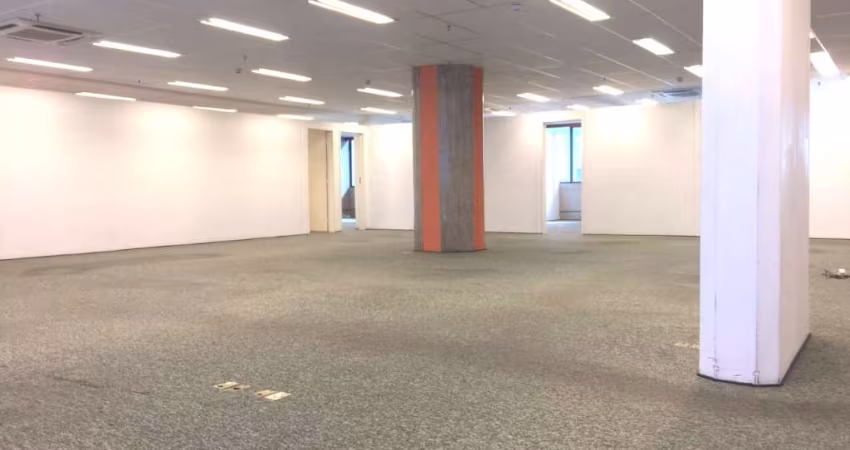 Sala para locação no Centro de Campinas, 416m², ar condicionado central, 4 banheiros, copa e 6 vagas de garagem.