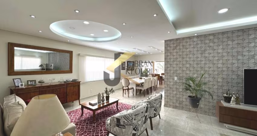 Casa à venda no Swiss Park com quartos (4 suítes, 2 com closet), espaço gourmet, piscina e 4 garagens