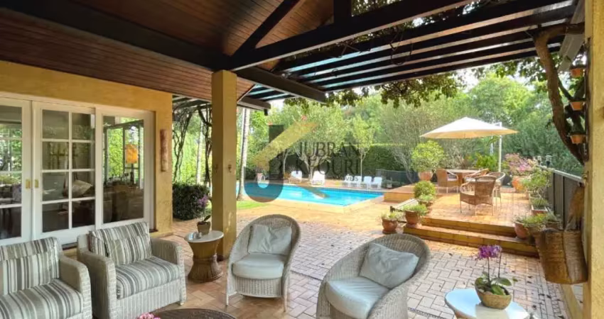 Casa à venda a região do shopping galleria, 6 dormitórios (4 suítes, master com varanda e hidro e 1 térrea), lazer privativo,living amplo, piscina.