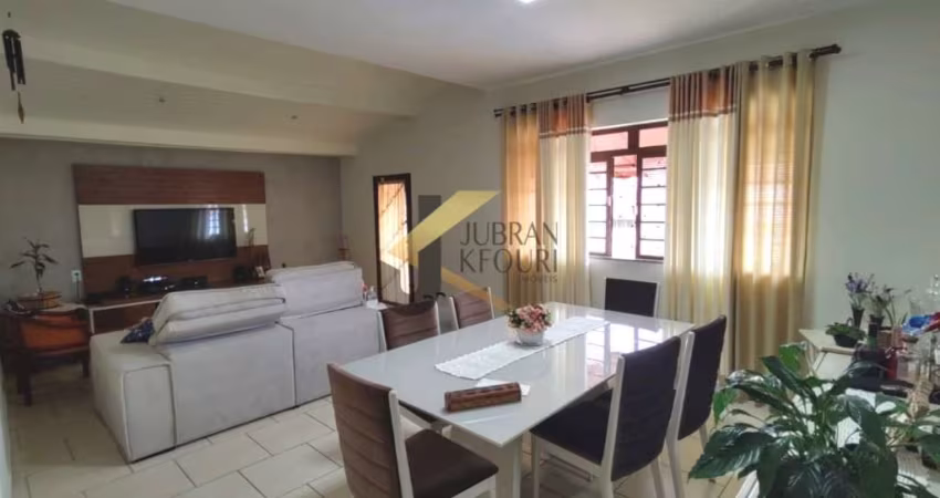 Casa à venda no Jardim Leonor - Campinas, com 2 dormitórios (1 suíte) e 2 garagens.