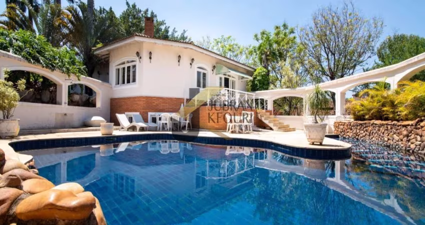 Casa térrea  em condomínio  à venda  em Valinhos, com 5 dormitórios (3 suítes), piscina e lazer comum de um verdadeiro clube.