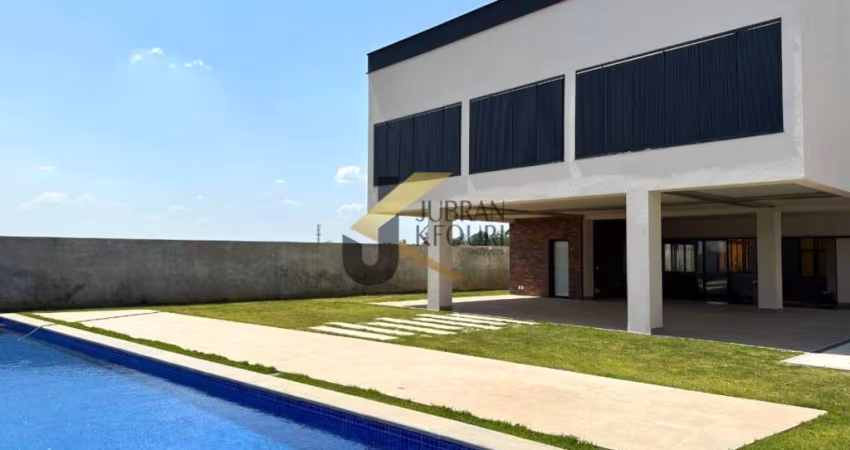 Casa à venda em condomínio no distrito de Souzas com 3 suítes, lazer privativo e garagem para vários carros