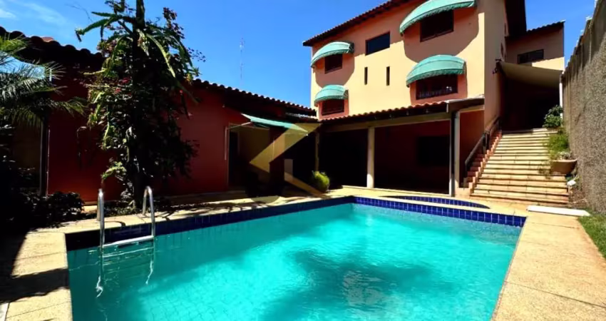 Casa à venda no jardim bela vista - campinas, com 4 quartos (2 suítes), lazer e garagem para 4 carros.