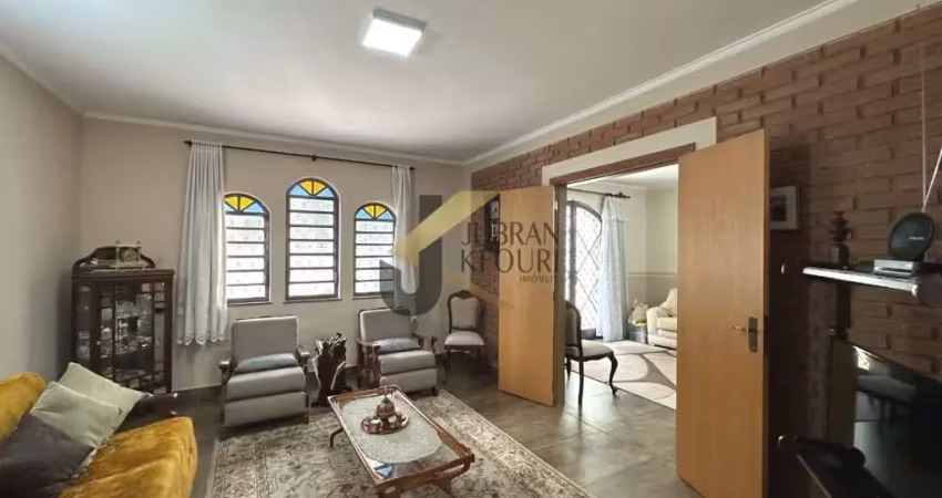 Casa à venda na vila nogueira - campinas, com 3 quartos (1 suíte com quarto de apoio) e garagem para vários caros.