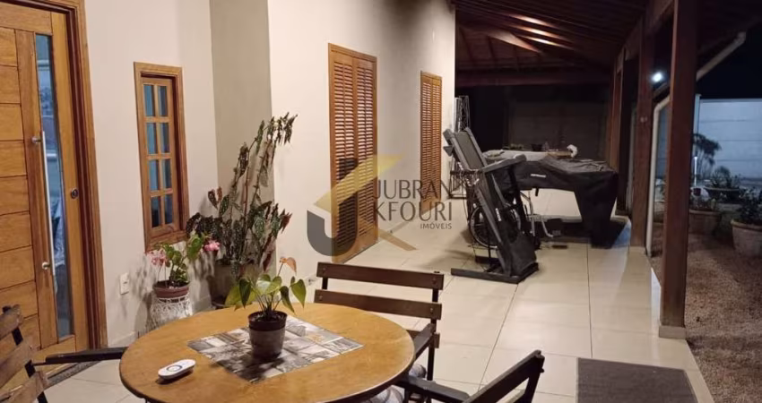 Casa à venda  em Jaguariuna ,em condominio de chacaras ,com 3 quartos sendo 1 suite