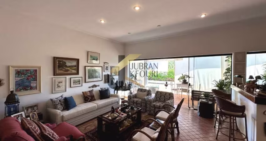 Casa á venda em condomínio na região do Gramado - Campinas, com 4 suítes, lazer privativo e garagem para 4 carros.