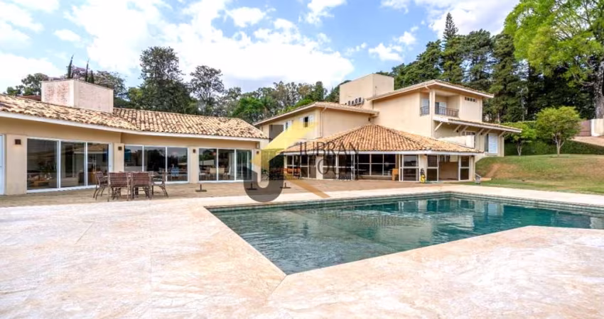 Casa à venda em condomínio no Gramado - Campinas, com 6 suítes, lazer privativo e garagem para 13 carros.
