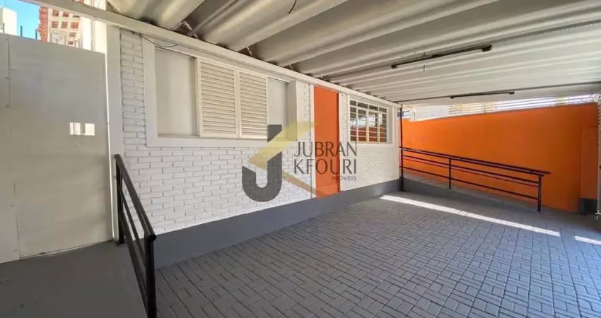 Casa comercial para locação em Parque Industrial - Campinas, com 5 salas, 3 banheiros e 3 vagas de garagem cobertas.