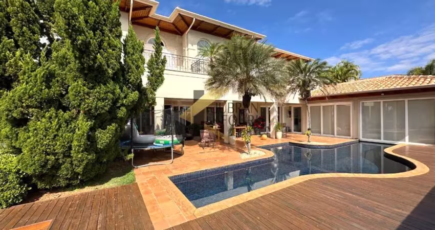 Casa de altíssimo padrão à venda em condomínio na região do gramado - campinas, com 4 suítes com closet, salão de festas gourmet e lazer completo.
