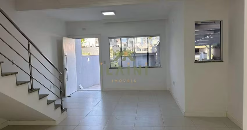 Alugo Sobrado Triplex para locação em Balneário Camboriú