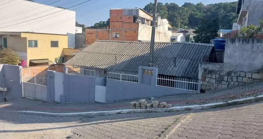 Terreno com casas á venda no bairro taboleiro em camboriú sc, avalia permuta parcial!