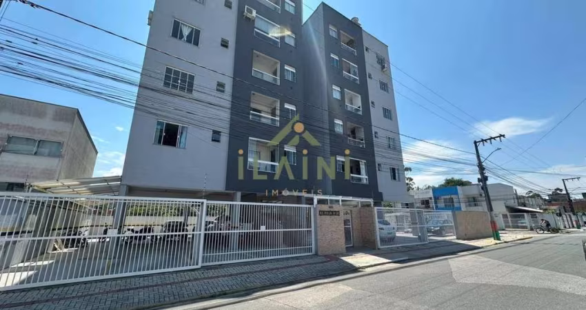 Apartamento á venda com 2 dormitórios e 2 vagas de garagem e elevador bairro Sta Regina em Camboriú SC