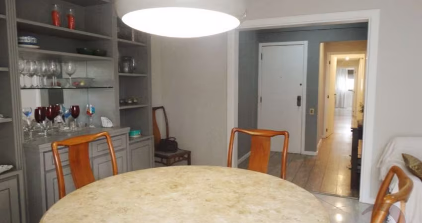 Apartamento de 4 dorms no bairro Centro