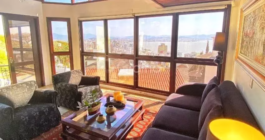 Casa residencial com 4 suítes no centro de florianópolis