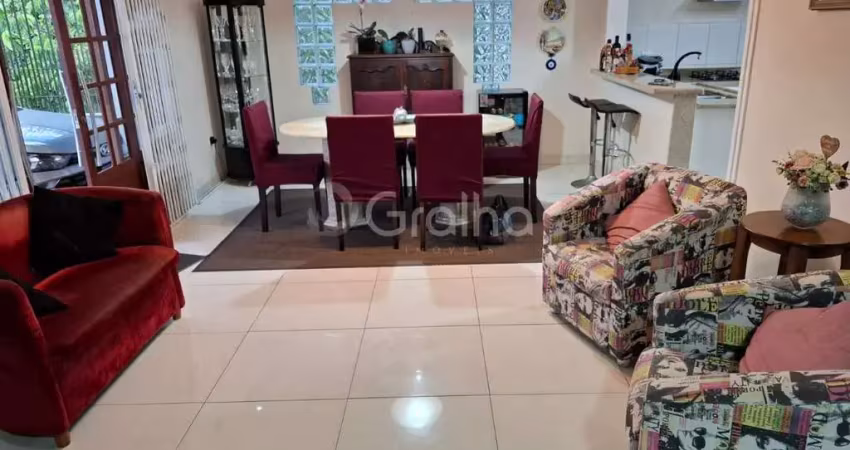 Casa com 165m² com 5 dormitórios em Barreiros
