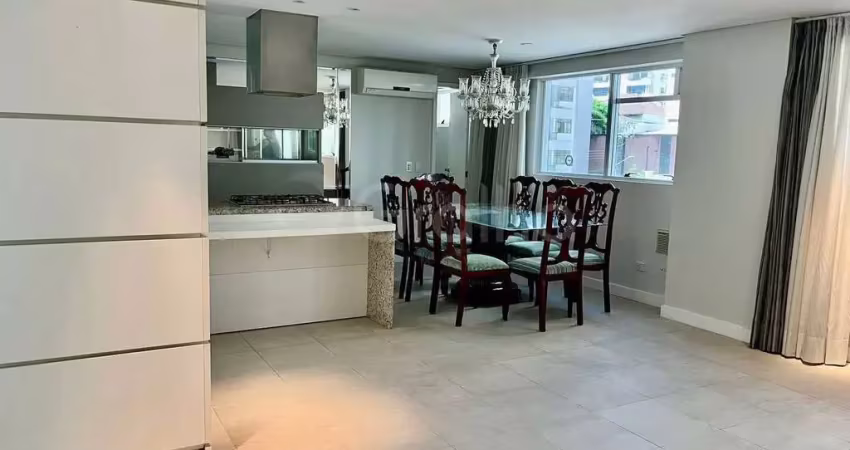 Apartamento com 2 suítes e 97m² privativos no centro de florianópolis