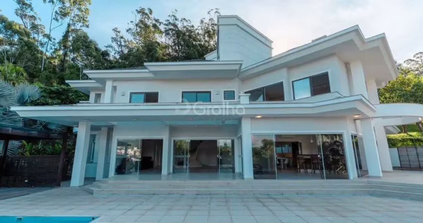 Casa de 477m² com 7 quartos sendo 4 suítes na carvoeira