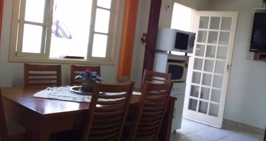 Casa Residencial de 2 dorms no bairro Campeche