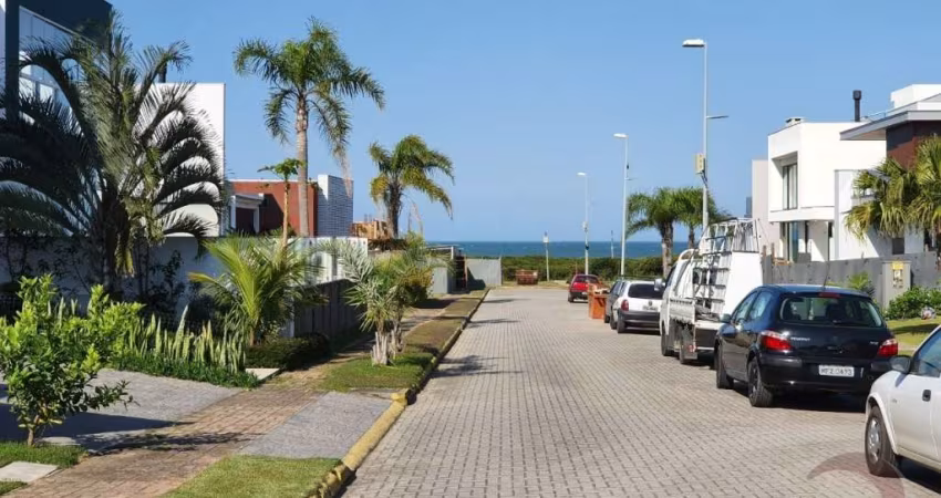 Casa Residencial de 3 dorms no bairro Morro Das Pedras