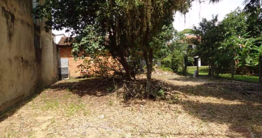 Terreno de 678m² no bairro Barreiros