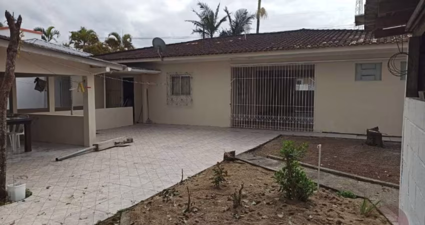 Casa Residencial de 2 dorms no bairro Caminho Novo