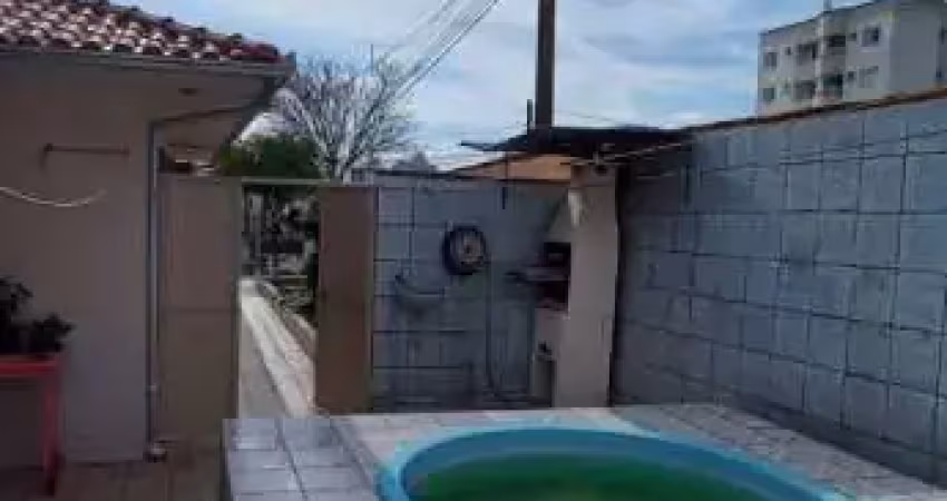Casa Residencial de 3 dorms no bairro Barreiros