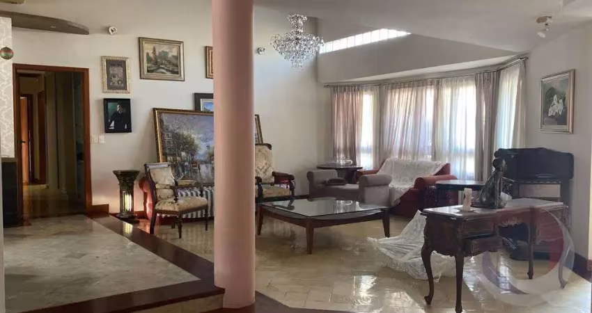 Casa Residencial de 6 dorms no bairro Santa Mônica